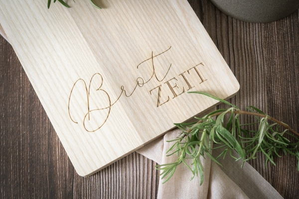Schneidebrett Lang mit Griff "Brotzeit"